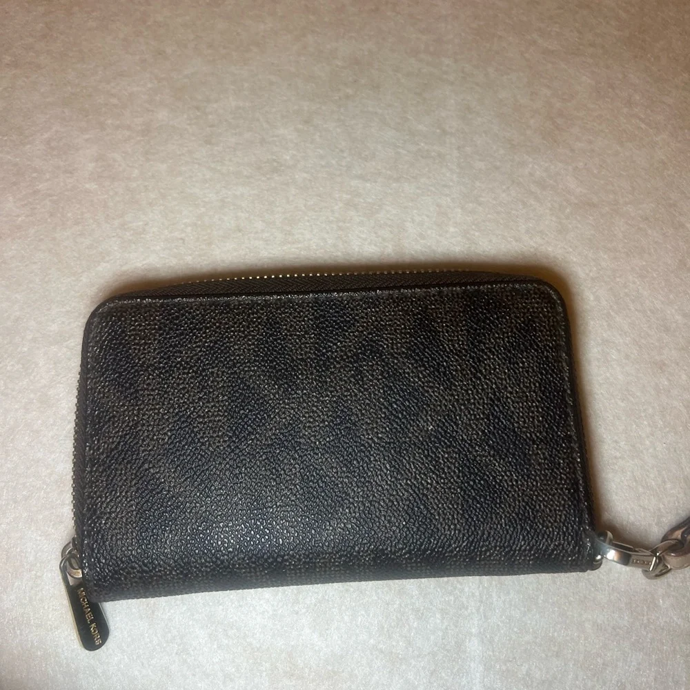 Michael Kors‎ Black and Gold Wristlet